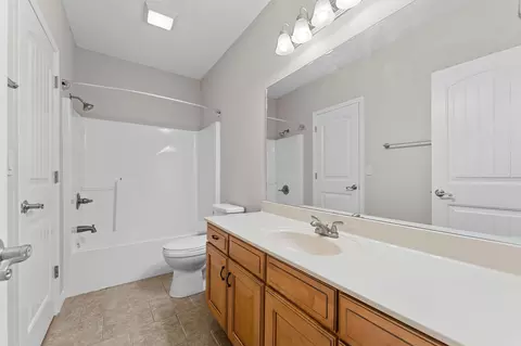 Bath - 891 Valley View Dr, Branson, MO 65616 photo 4 of 4