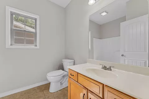 Bath - 891 Valley View Dr, Branson, MO 65616 photo 3 of 4