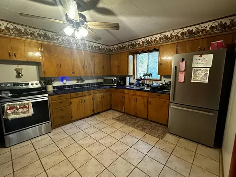 Kitchen - 275 Ludora Dr, Shell Knob, MO 65747 photo 1 of 2