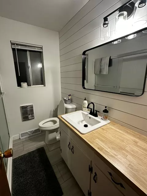 Bath - 275 Ludora Dr, Shell Knob, MO 65747 photo 1 of 1