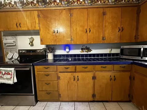 Kitchen - 275 Ludora Dr, Shell Knob, MO 65747 photo 2 of 2