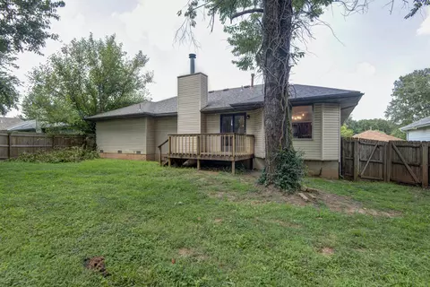 Exterior - 640 E Kerr St, Springfield, MO 65803 photo 3 of 4