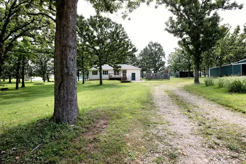 Exterior - 1694 Green Rd, Marshfield, MO 65706 photo 3 of 10