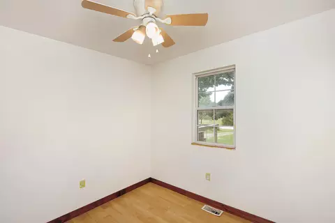Bedroom - 1694 Green Rd, Marshfield, MO 65706 photo 3 of 3