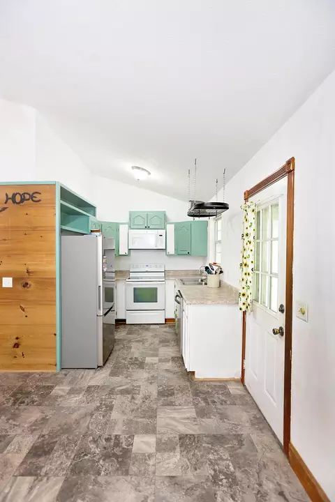 Kitchen - 1694 Green Rd, Marshfield, MO 65706 photo 1 of 1