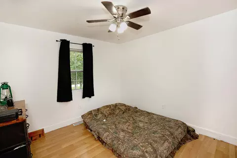 Bedroom - 1694 Green Rd, Marshfield, MO 65706 photo 2 of 3