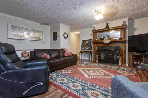 Living - 2369 N Farm Road 101, Springfield, MO 65802 photo 2 of 3
