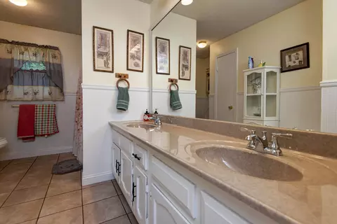 Bath - 2369 N Farm Road 101, Springfield, MO 65802 photo 2 of 4