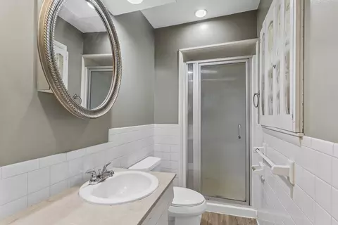 Bath - 2039 S 2041 S Barcliff Ave, Springfield, MO 65804 photo 1 of 2
