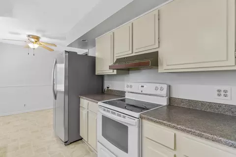 Kitchen - 2039 S 2041 S Barcliff Ave, Springfield, MO 65804 photo 3 of 4