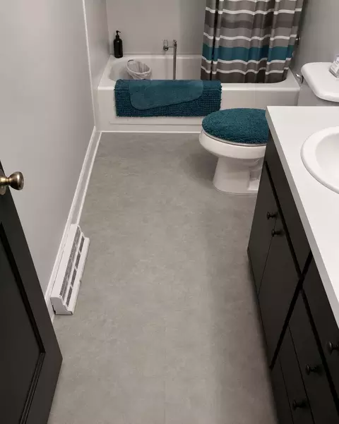 Bath - 1820-1824 W Walnut St, Springfield, MO 65806 photo 1 of 1