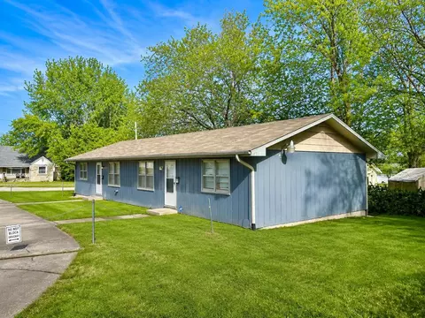 Exterior - 1820-1824 W Walnut St, Springfield, MO 65806 photo 3 of 4