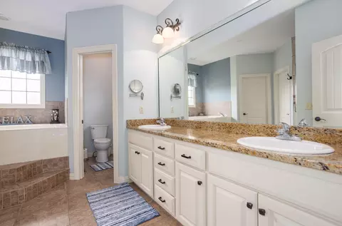 Bath - 2818 E Cherrybark St, Springfield, MO 65804 photo 2 of 5
