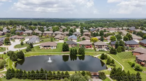 View/Area - 2818 E Cherrybark St, Springfield, MO 65804 photo 7 of 11