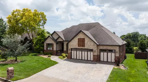 Exterior - 2818 E Cherrybark St, Springfield, MO 65804 photo 2 of 12