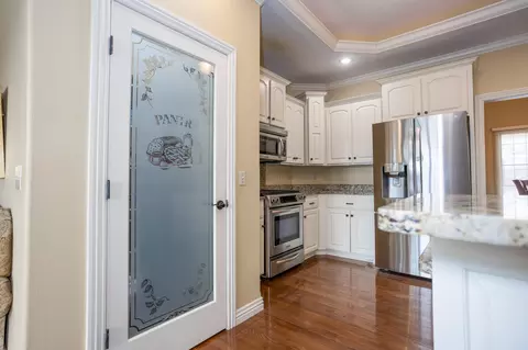 Entry Way - 2818 E Cherrybark St, Springfield, MO 65804 photo 1 of 3