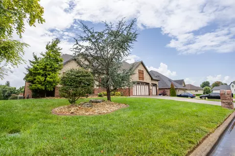 Exterior - 2818 E Cherrybark St, Springfield, MO 65804 photo 6 of 12