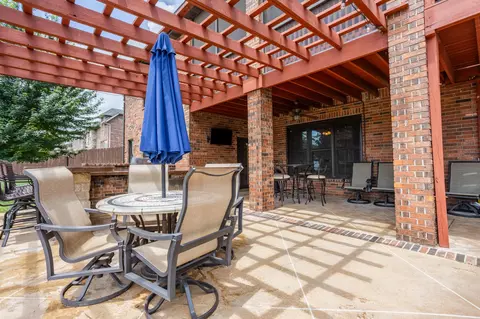 Exterior - 2818 E Cherrybark St, Springfield, MO 65804 photo 7 of 12