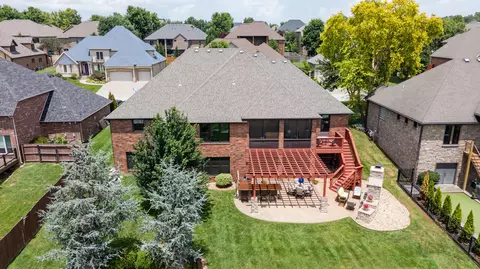 View/Area - 2818 E Cherrybark St, Springfield, MO 65804 photo 3 of 11