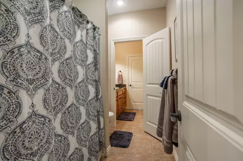Entry Way - 2818 E Cherrybark St, Springfield, MO 65804 photo 2 of 3
