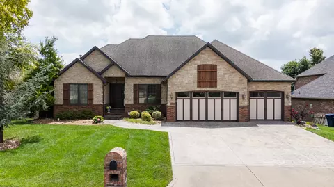 Exterior - 2818 E Cherrybark St, Springfield, MO 65804 photo 1 of 12