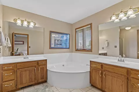 Bath - 3477 W Edgewood St, Springfield, MO 65807 photo 1 of 4