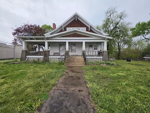 115 N Locust St, Buffalo, MO 65622 photo 2