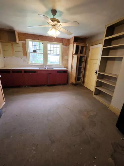115 N Locust St, Buffalo, MO 65622 photo 4