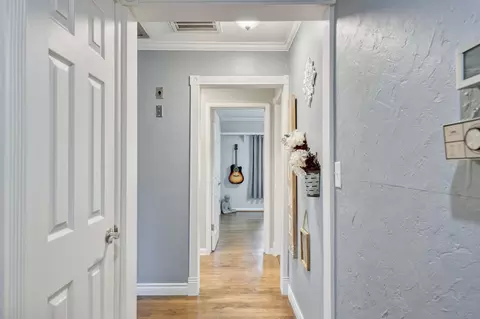 Entry Way - 718 E University St, Springfield, MO 65807 photo 5 of 6