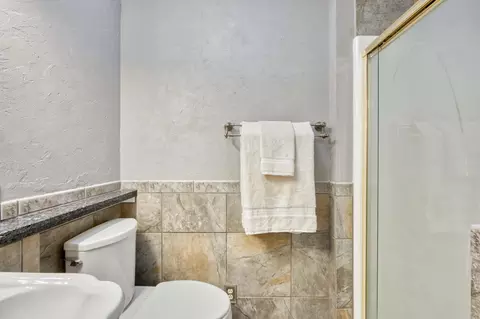 Bath - 718 E University St, Springfield, MO 65807 photo 2 of 7