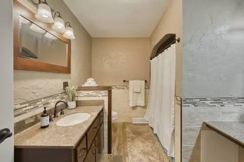 Bath - 718 E University St, Springfield, MO 65807 photo 6 of 7
