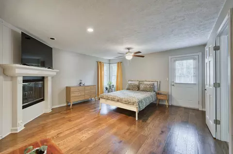 Bedroom - 718 E University St, Springfield, MO 65807 photo 1 of 8