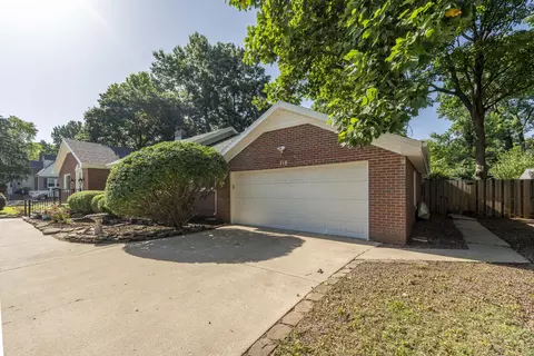 Exterior - 718 E University St, Springfield, MO 65807 photo 22 of 24