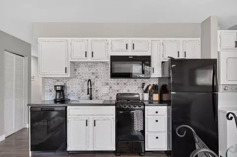 Kitchen - 29 Fall Creek Dr #4, Branson, MO 65616 photo 3 of 3
