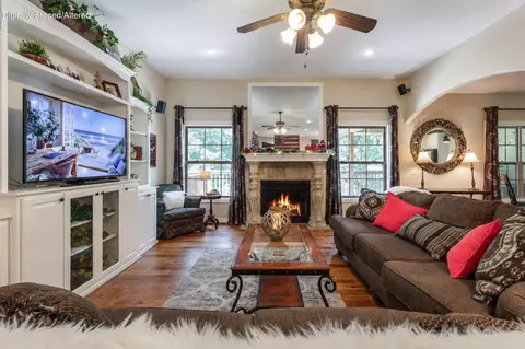 Living - 245 N Ridge Pl, Branson, MO 65616 photo 1 of 3