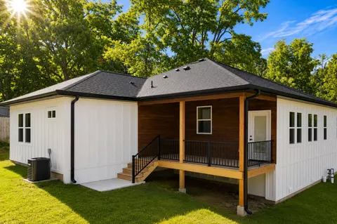 Exterior - 206 S 8th Ave, Ozark, MO 65721 photo 7 of 12
