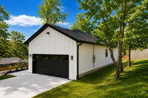Exterior - 206 S 8th Ave, Ozark, MO 65721 photo 9 of 12