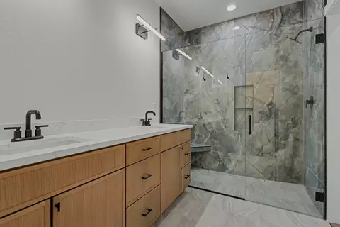 Bath - 206 S 8th Ave, Ozark, MO 65721 photo 5 of 8