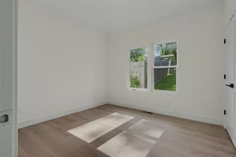 Bedroom - 206 S 8th Ave, Ozark, MO 65721 photo 3 of 6