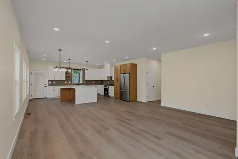 Living - 206 S 8th Ave, Ozark, MO 65721 photo 2 of 5