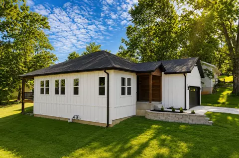 Exterior - 206 S 8th Ave, Ozark, MO 65721 photo 6 of 12