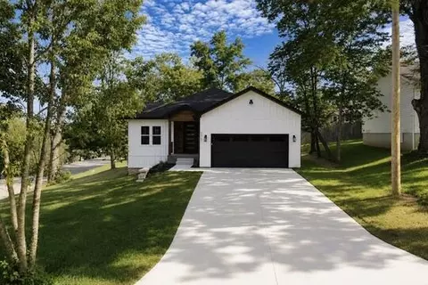 Exterior - 206 S 8th Ave, Ozark, MO 65721 photo 2 of 12