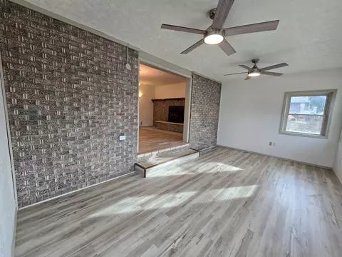 Living - 4321 S Ridgecrest Dr, Springfield, MO 65810 photo 3 of 4