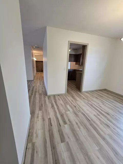 Entry Way - 4321 S Ridgecrest Dr, Springfield, MO 65810 photo 6 of 7