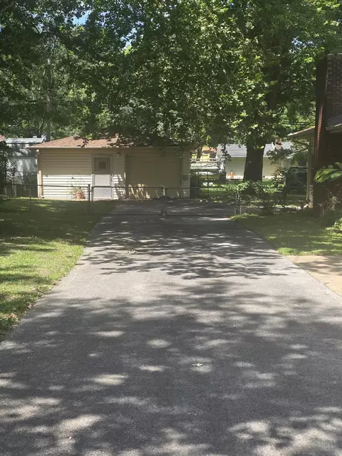 Exterior - 4321 S Ridgecrest Dr, Springfield, MO 65810 photo 12 of 17