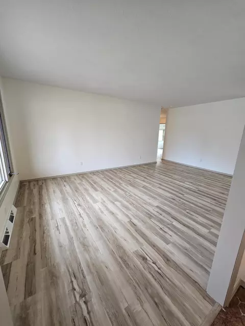 Living - 4321 S Ridgecrest Dr, Springfield, MO 65810 photo 1 of 4
