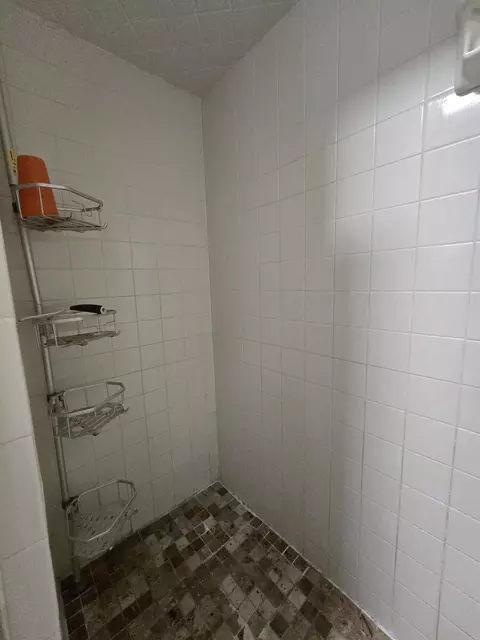 Bath - 4321 S Ridgecrest Dr, Springfield, MO 65810 photo 4 of 9