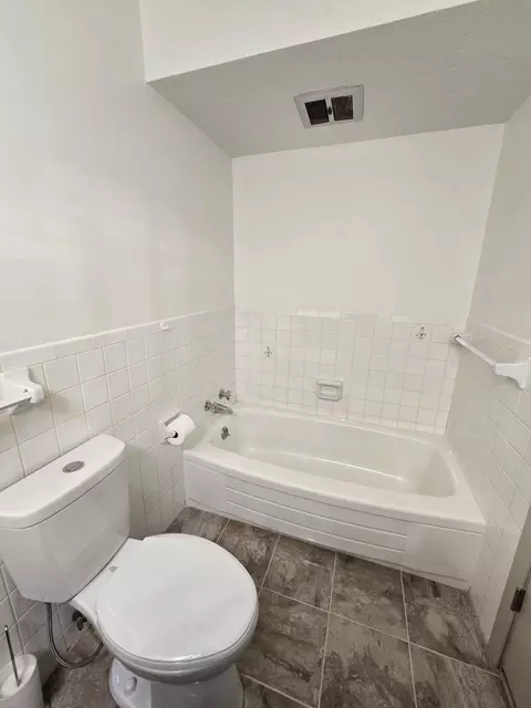 Bath - 4321 S Ridgecrest Dr, Springfield, MO 65810 photo 8 of 9
