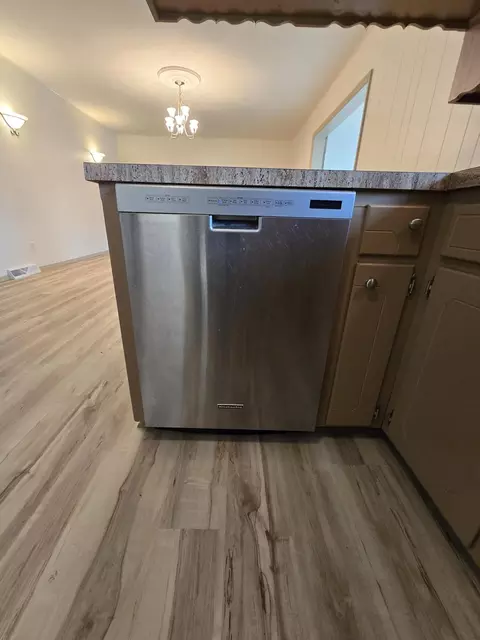 Kitchen - 4321 S Ridgecrest Dr, Springfield, MO 65810 photo 5 of 6