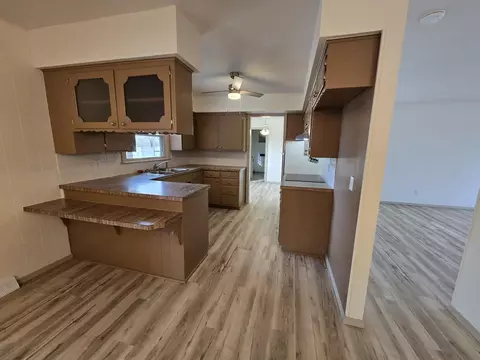 Kitchen - 4321 S Ridgecrest Dr, Springfield, MO 65810 photo 2 of 6